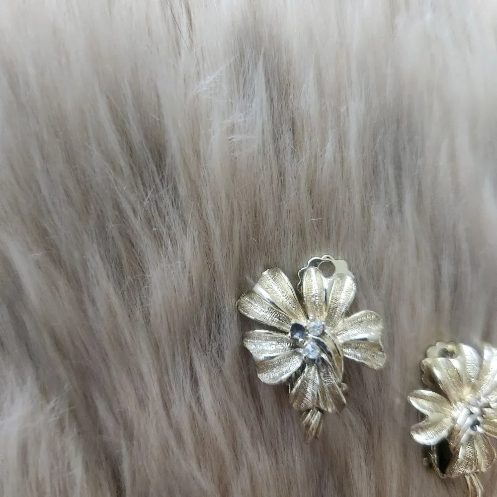 Vintage Gold Tropical Clip-on Earrings with Rhinestones‎